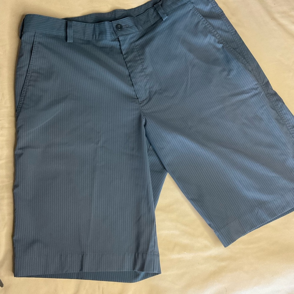 Nike dri-fit Golf Shorts size 34” flat front classic dad shorts
